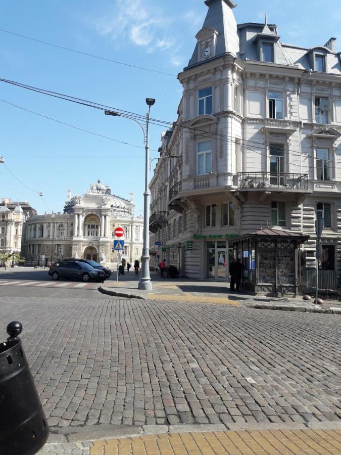 Center, Apartment On Deribasovskaya 10 Odesa Exterior photo